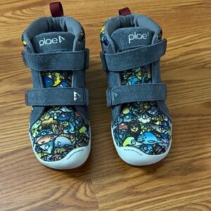 Max Odyssea PLAE kids Hi-top sz 12.5 Brand New